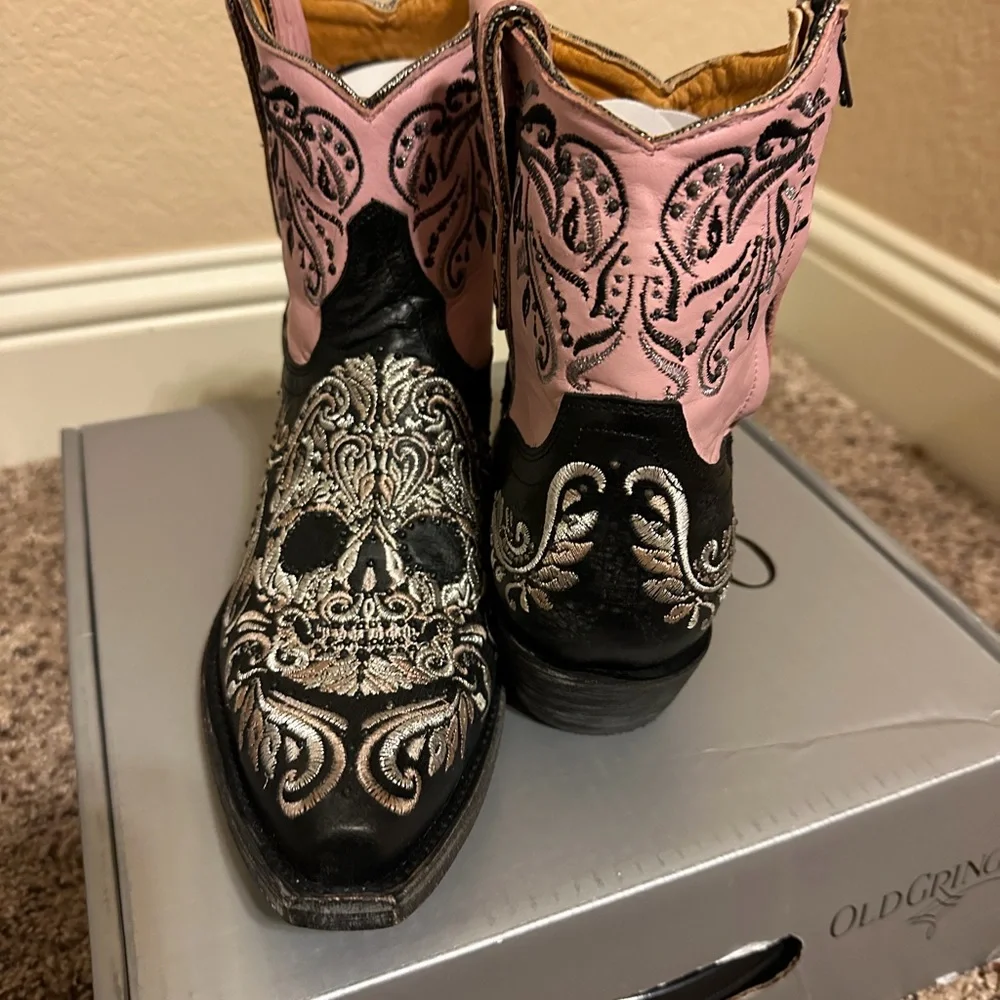 Old Gringo Pink and Black Skull Embroidered Boots - Picture 3 of 4